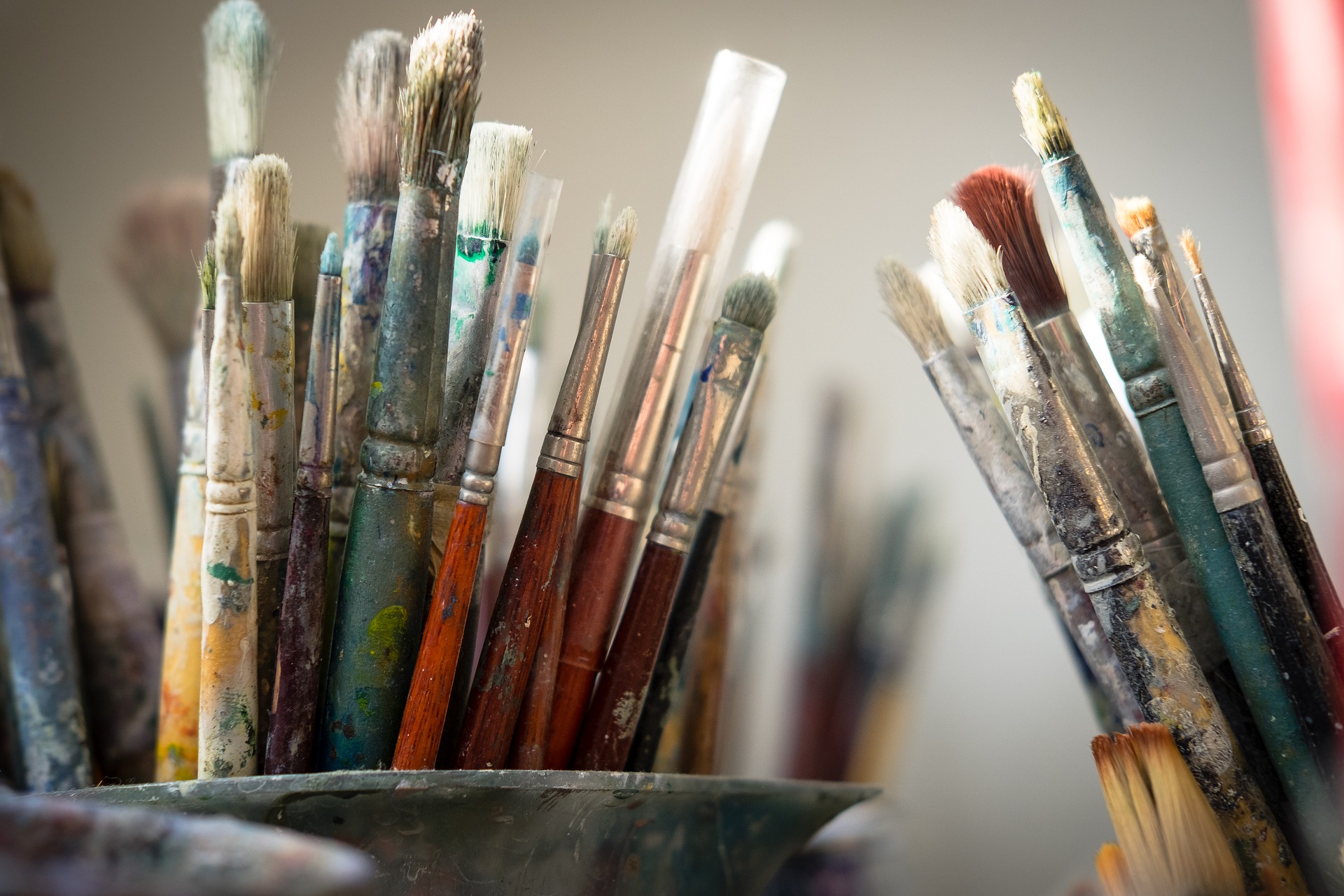 brushes-4226688_1920 Free Class for Artists